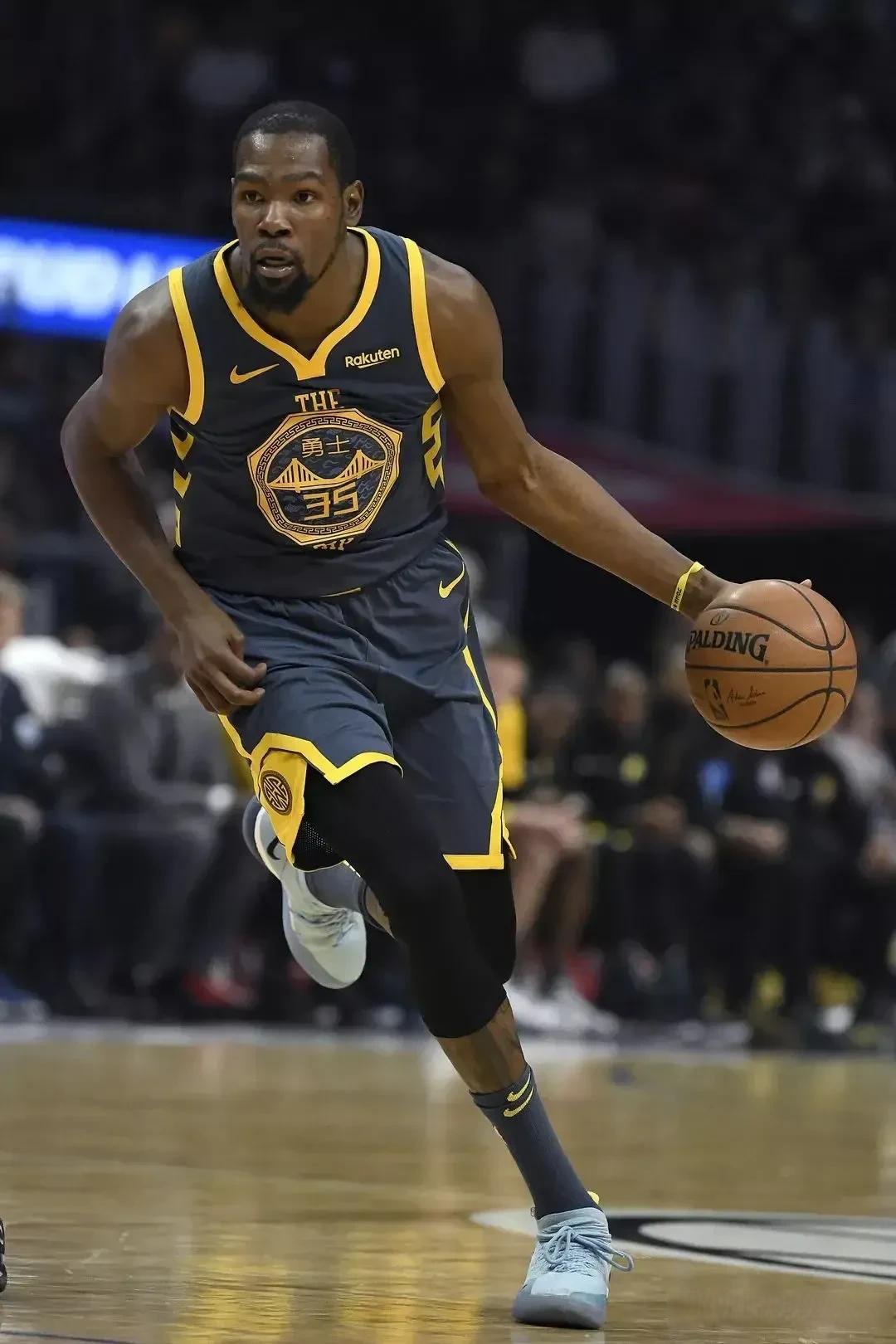 着巨大的压 着巨大的压