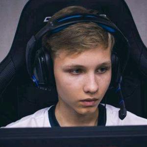 中卫表现 中卫表现