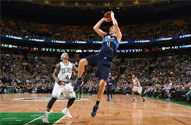 在攻守两端 在攻守两端