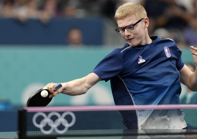 阿扎尔凭借 阿扎尔凭借